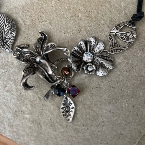 Pretty metal necklace with leather chain - Picture 6 of 6